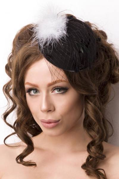 Süße Fascinator mit Federn