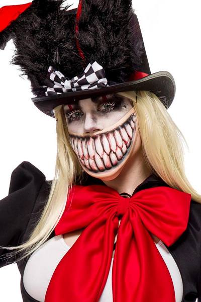 Maske mit riesigen Zähnen