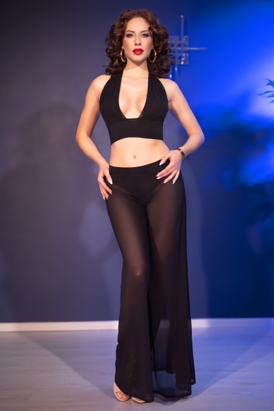 Schwarzes Set mit Top und Schlaghose